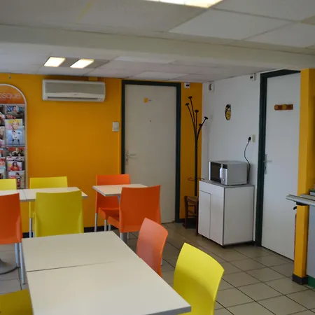 프르미에르 클라세 샹베리 호텔 2*