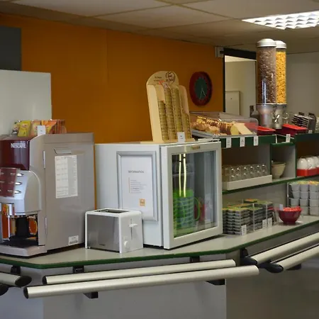 프르미에르 클라세 샹베리 호텔 2*